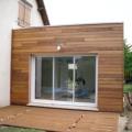Agrandissement avec toit terrasse fabriqué en bois